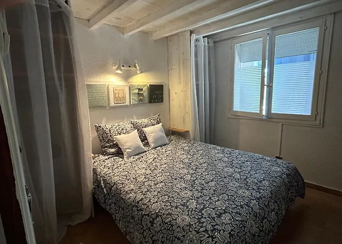 Semesterbostad Mazet Tres Calme, Dans La Colline, 15 Mins A Pied