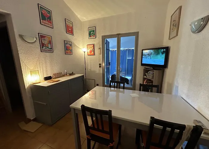 Mazet Tres Calme, Dans La Colline, 15 Mins A Pied Nyaraló *