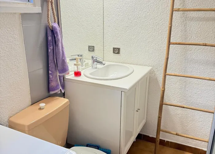 Semesterbostad Mazet Tres Calme, Dans La Colline, 15 Mins A Pied Le Lavandou