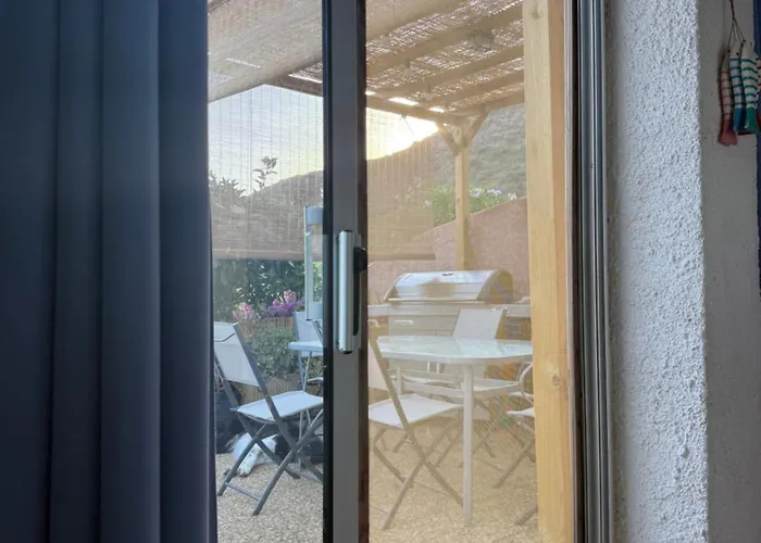 Mazet Tres Calme, Dans La Colline, 15 Mins A Pied Le Lavandou